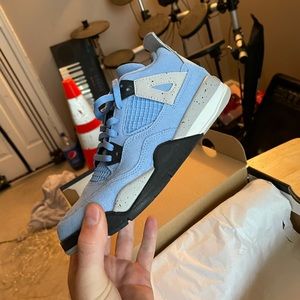 Jordan 4 university blues